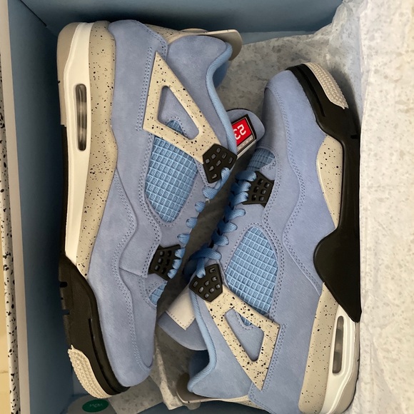 Athletic_Shoes